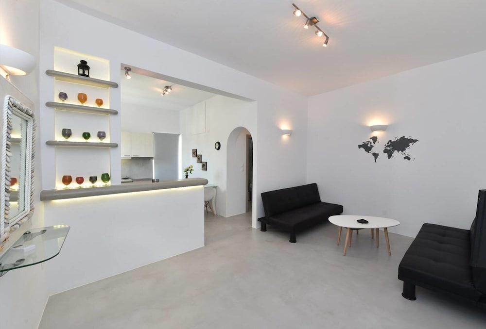 The Local House Apartment Parikia  Exterior photo