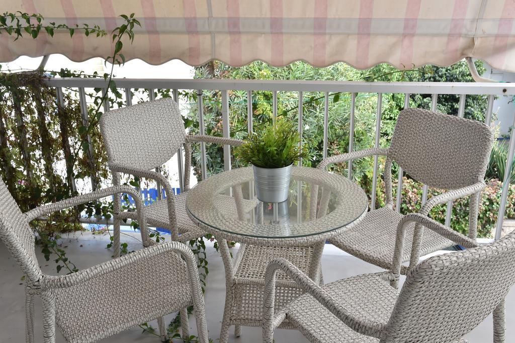 The Local House Apartment Parikia  Exterior photo